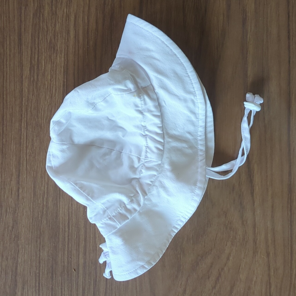 White Cotton Sun Hat with Ruffled Brim